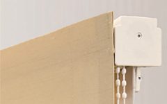 Particolare di tende a pacchetto Roman Shade