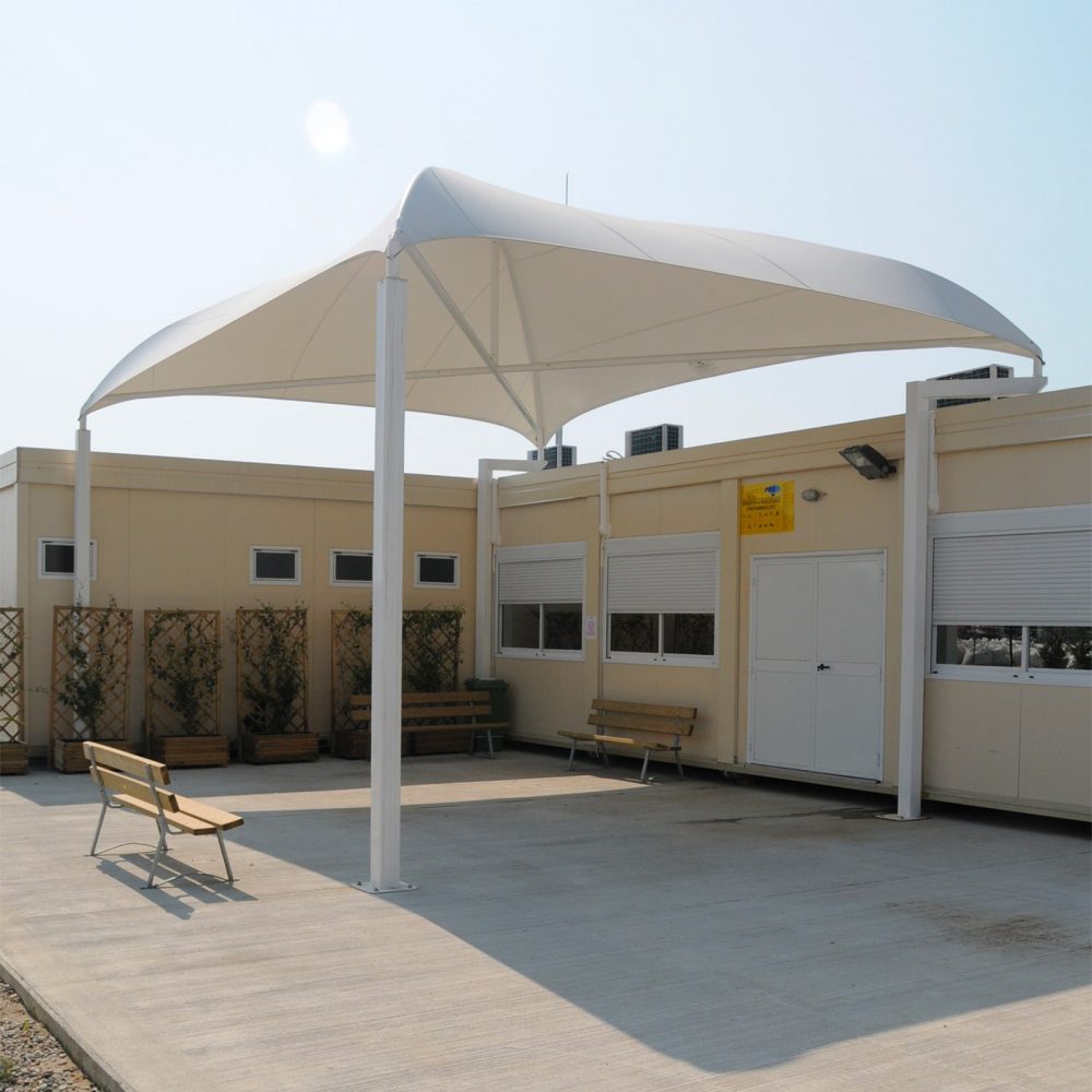 Struttura gazebo esterno bianco