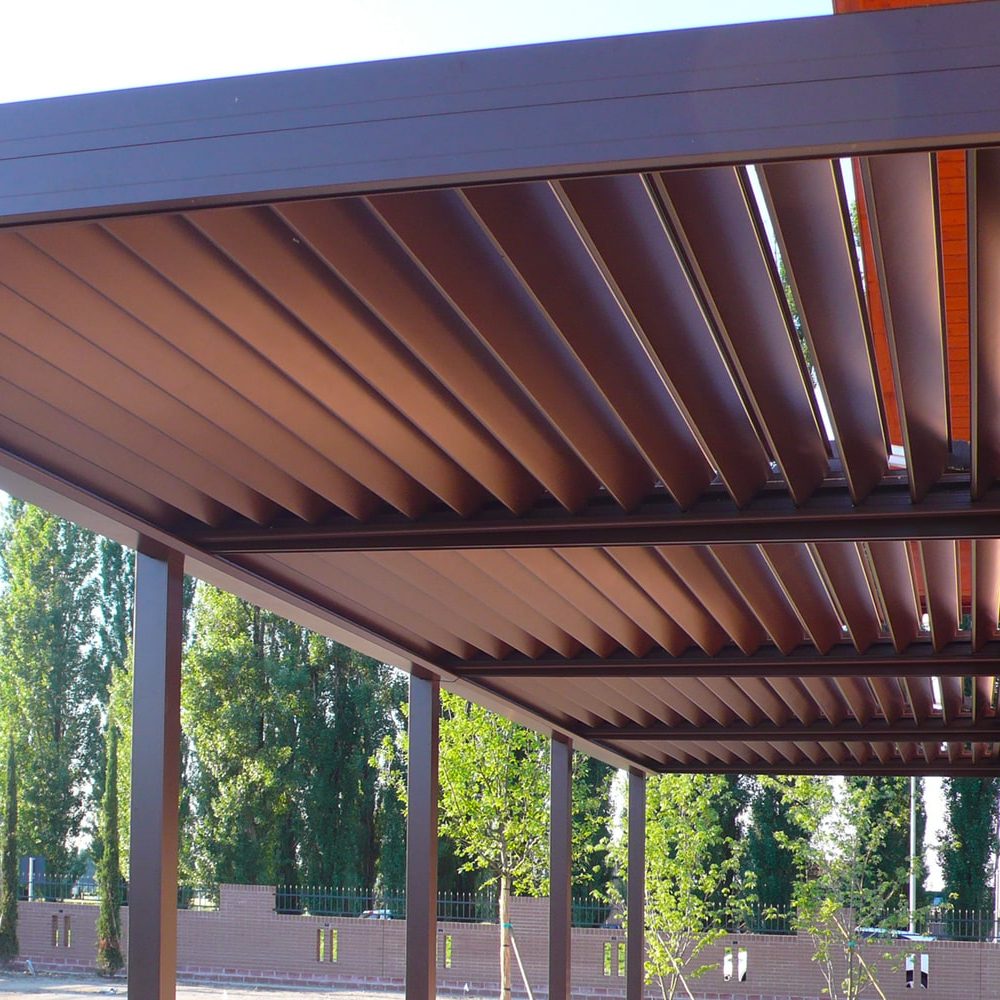 Tende da sole a pergola bioclimatica marrone