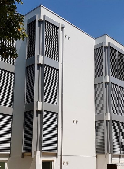 Venetian packing-up blinds